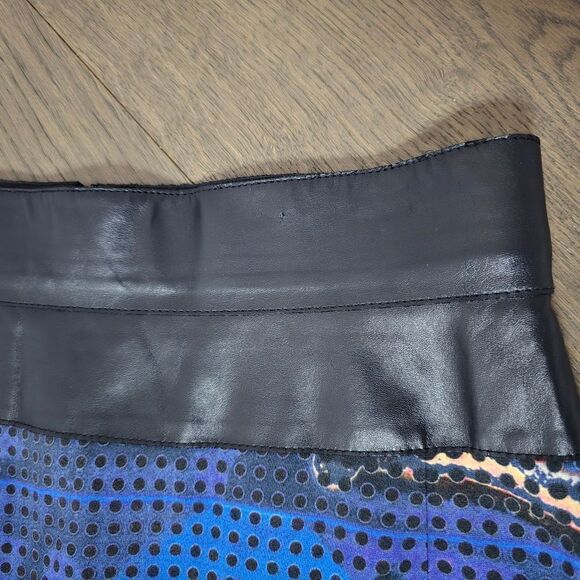 Akris Punto Perforated Faux Leather Midi Skirt in Blue Abstract Grafitti Print - Picture 7 of 14
